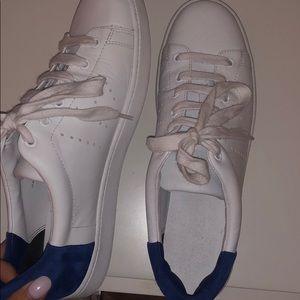 New vince shoes, never worn (tag is not on)
